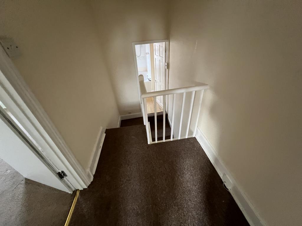 Lot: 13 - TWO-BEDROOM TERRACE HOUSE WITH GARDEN - General view of stairwell